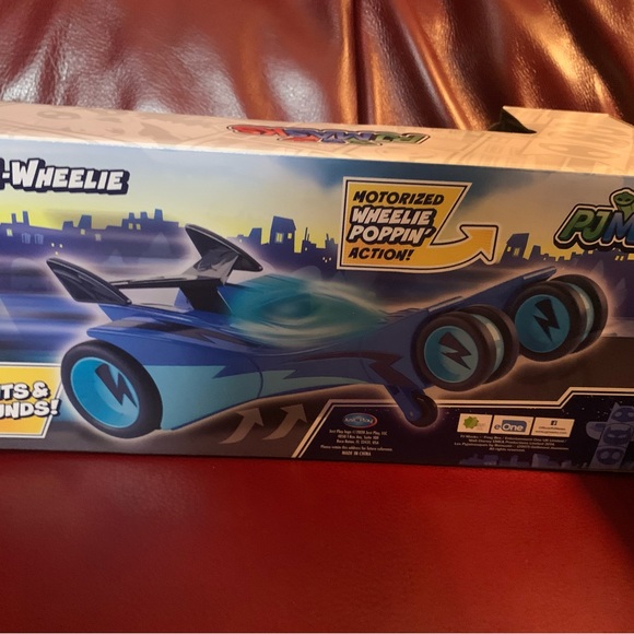 PJMASKS Pop-A-Wheelie Cat Car Motorized Lights and Sounds Pop a Wheelie Action - Picture 5 of 6